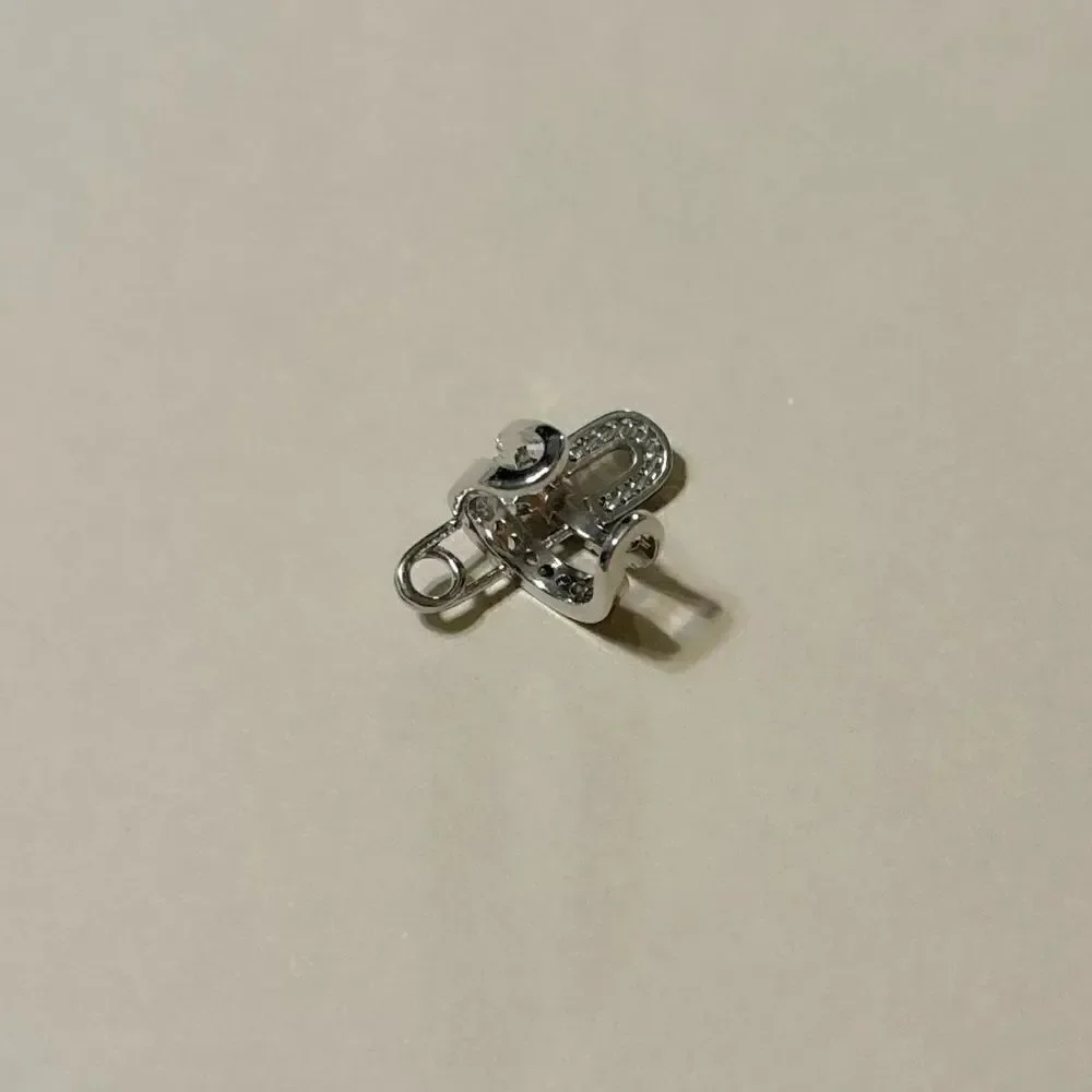 Safety pin ear cuff N711